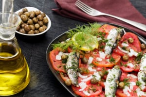 This tomato and fish salad from the Mediterranean Diet or other meals that follow the guidelines of similar plans will reduce weight gain, according to a new study. (Cristian Baitg/Getty Images)
