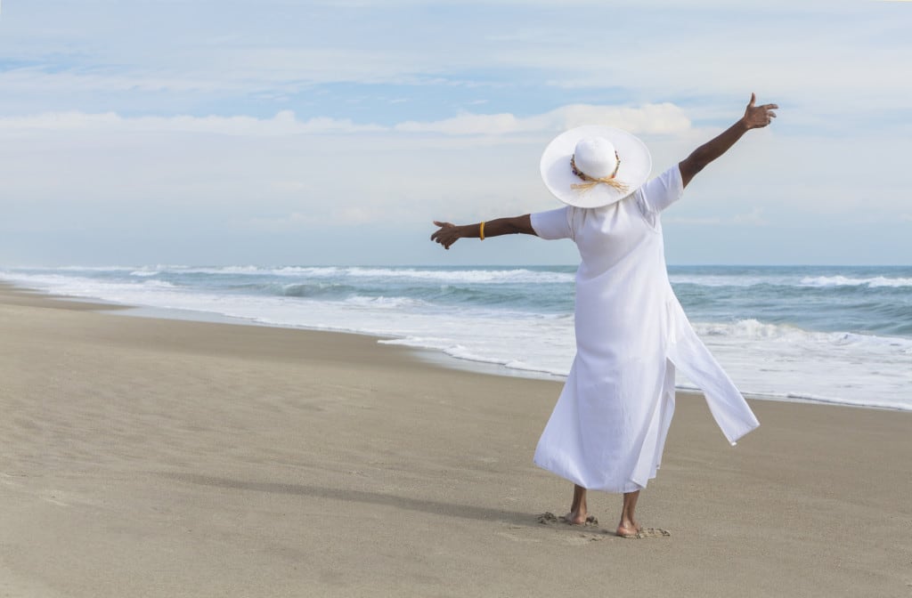 Women are wearing white dresses in their determination to fight fibroids. Learn more fibroids and The White Dress Project in our three-part series. (Spotmatik/Thinkstock)